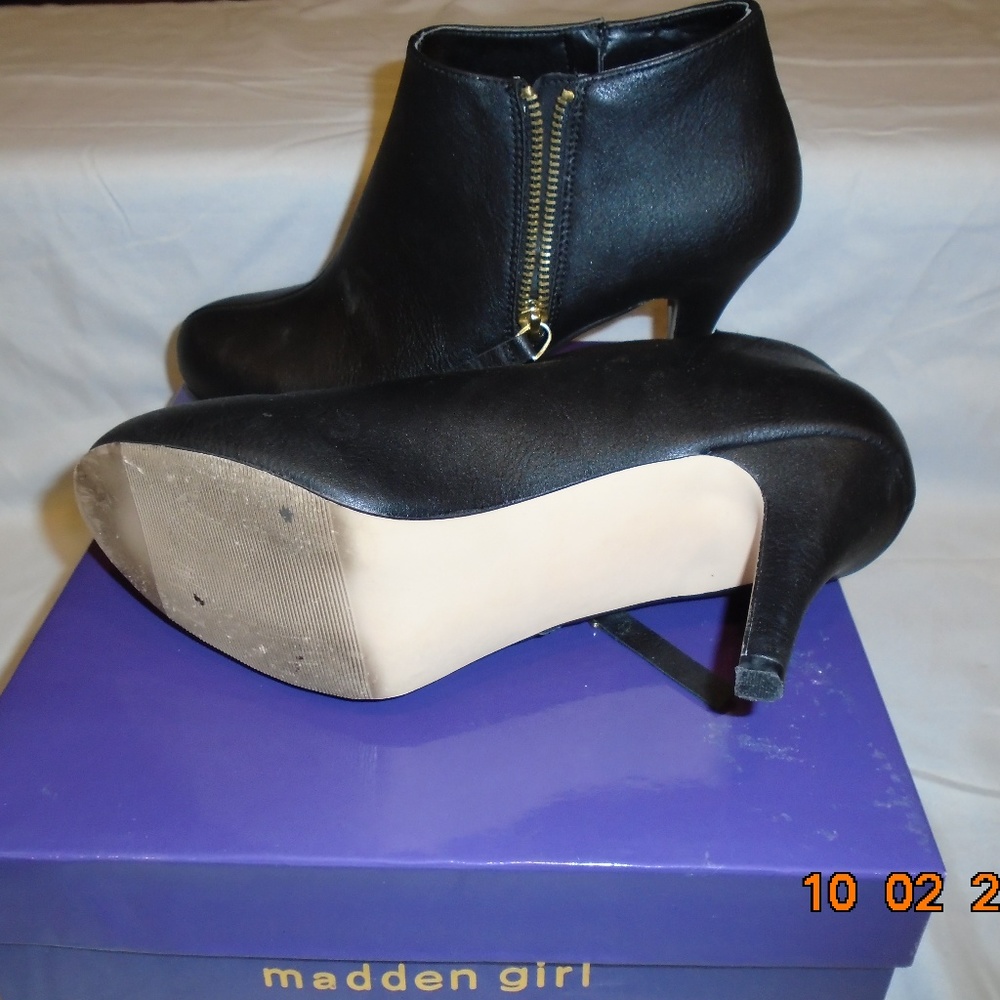 Ankle Boots - Picture 3 of 3